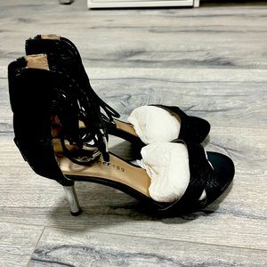 Leather high heels with chains on the ankle